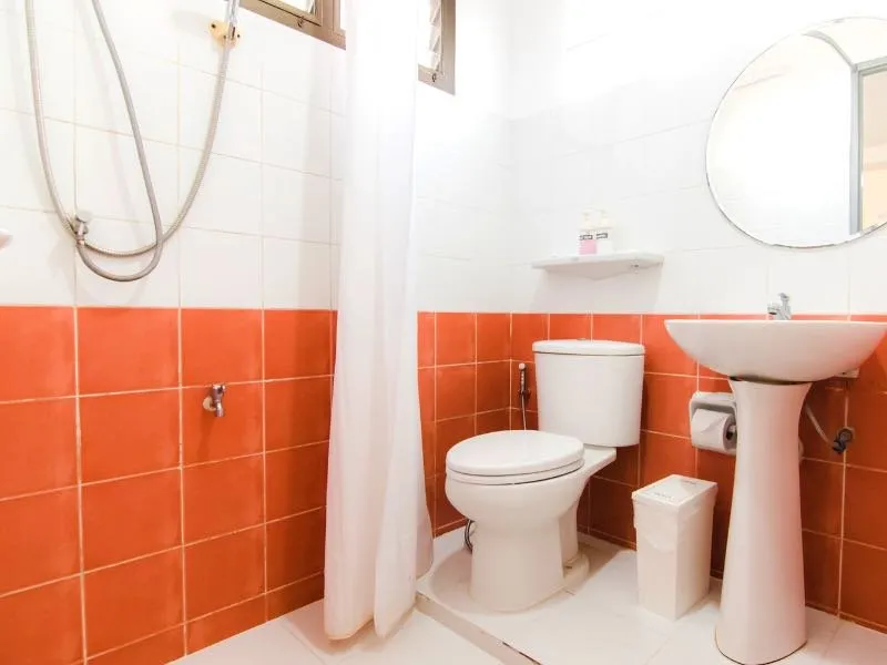 Private ensuite bathroom